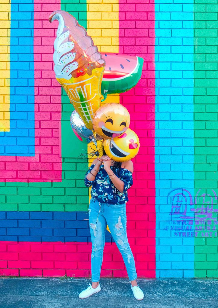 influencer holding colorful ballons in two hands digital and influencer marketing