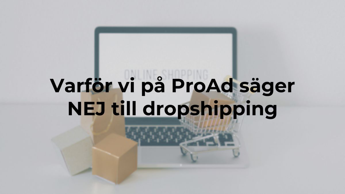 En bild på en laptop där det står "Online Shopping" på skärmen. Framför laptopen är en mini kundvagn och minipåsar. En svart text täcker hela bilden som lyder: Varför vi på ProAd säger NEJ till dropshipping.